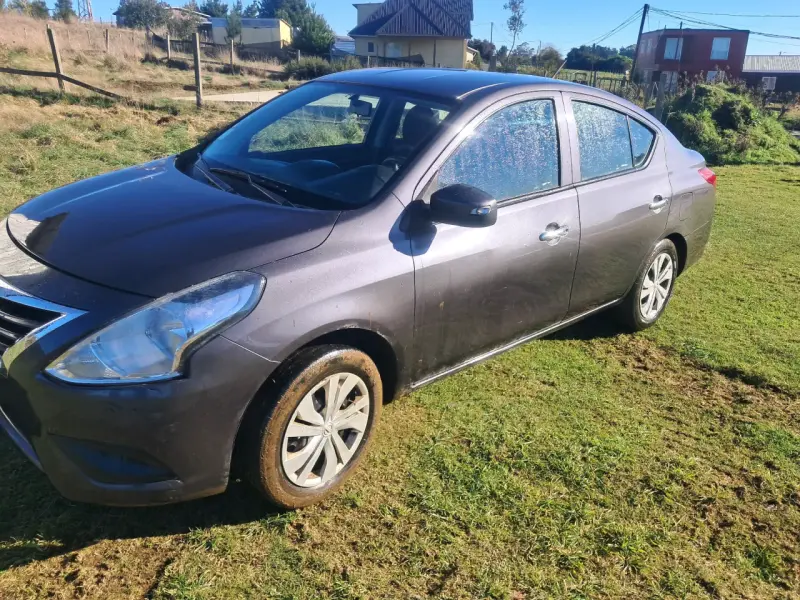Nissan Versa 2019 en buen estado - 3