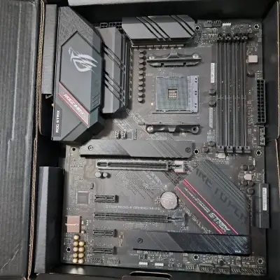 Placa Madre ASUS ROG Strix B550-F Gaming Wi-Fi - miniatura 1