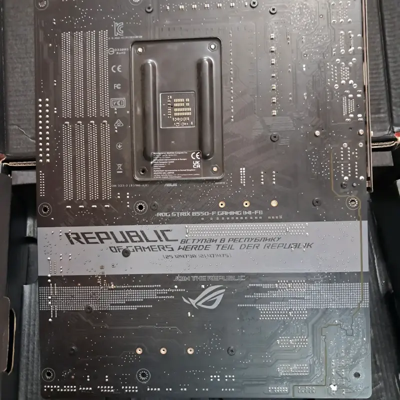 Placa Madre ASUS ROG Strix B550-F Gaming Wi-Fi - 3