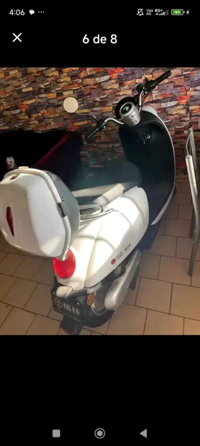 Scooter eléctrico blanco en buen estado - miniatura 3
