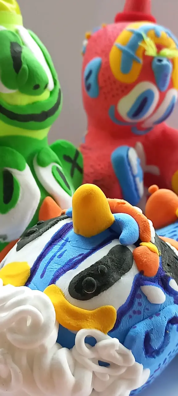 Figuras de arte coloridas. - 3