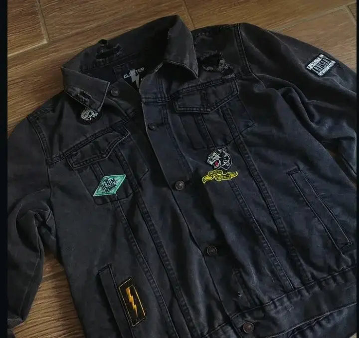 Chaqueta de mezclilla negra con parches Cluster - 1