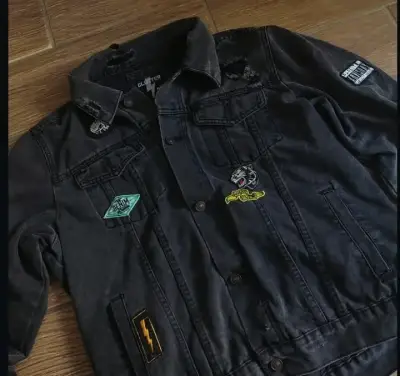 Chaqueta de mezclilla negra con parches Cluster - miniatura 1