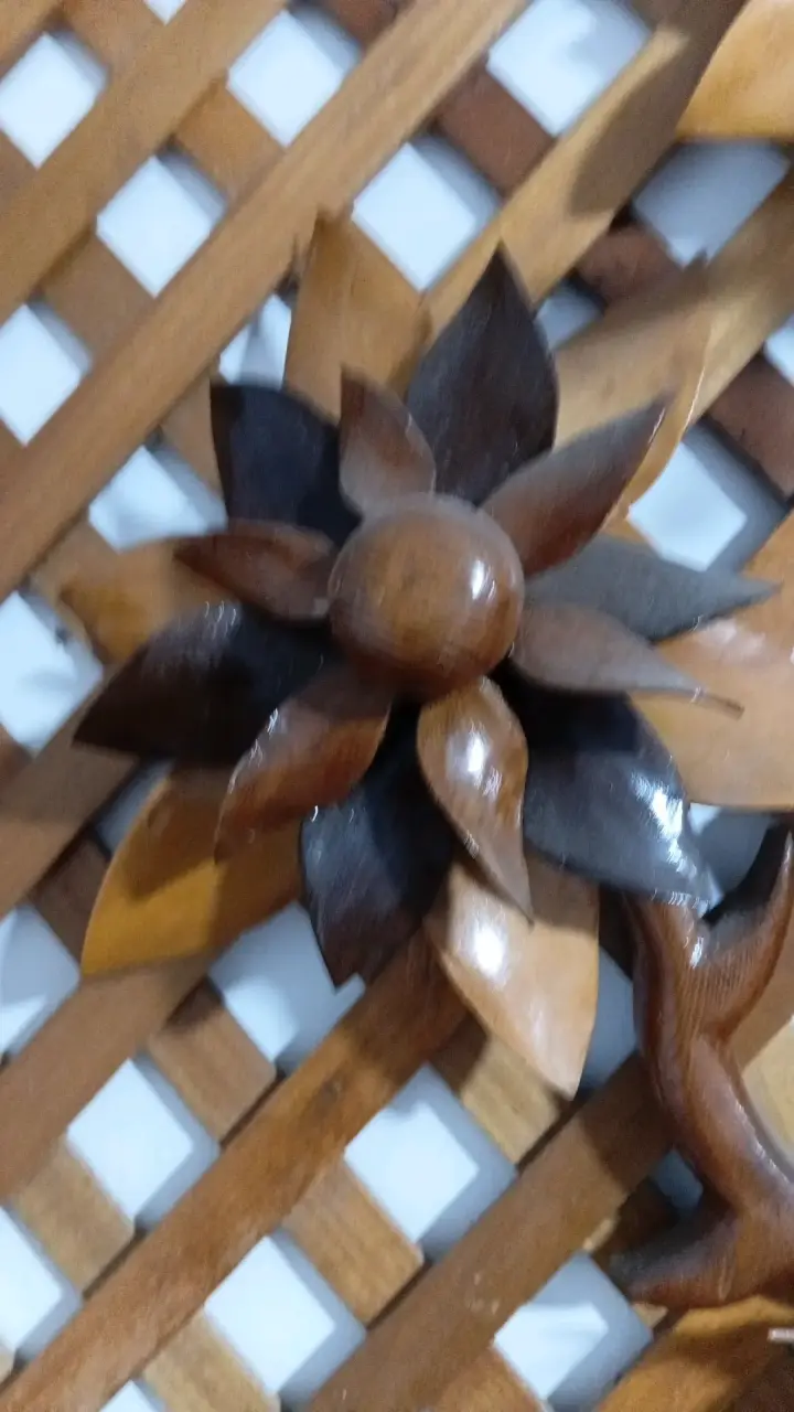 Cuadro Decorativo de Madera con Flores Talladas - 3