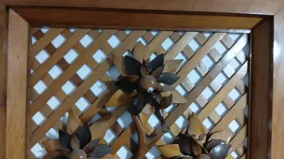 Cuadro Decorativo de Madera con Flores Talladas - miniatura 4