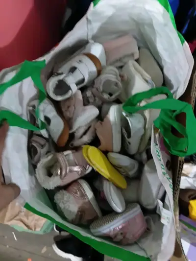 Lote de zapatos para bebé en buen estado - miniatura 1