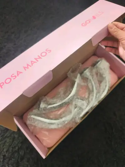 Posa manos de manicura rosa con soporte metálico - miniatura 2