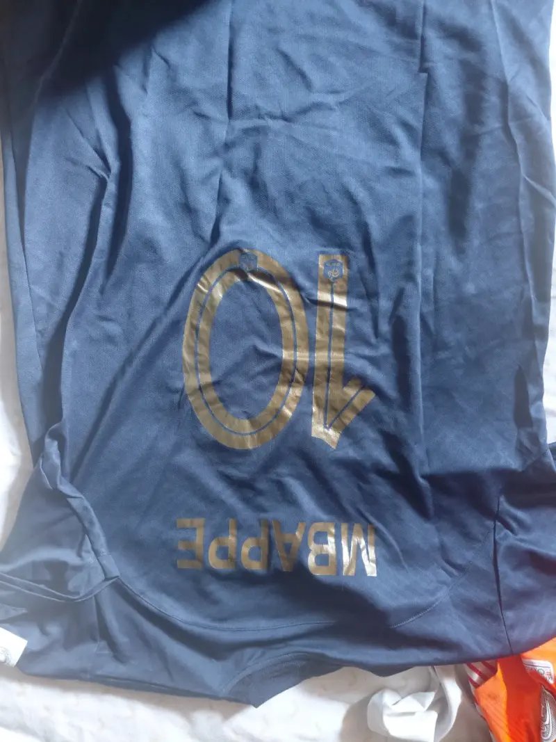 Camiseta de fútbol azul con número 10 - 2