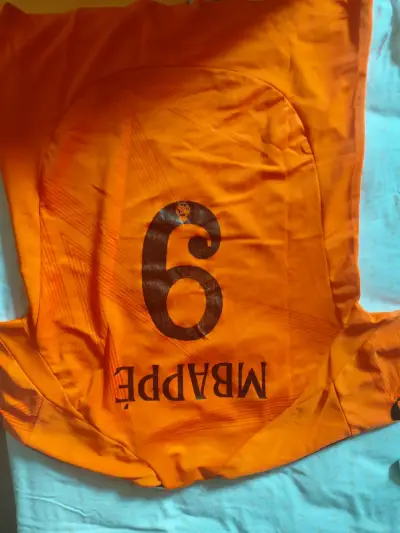 Camiseta de fútbol naranja Real Madrid Mbappé - miniatura 2