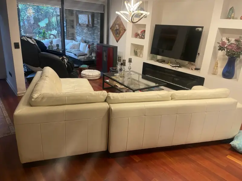 Sofá seccional 100% cuero blanco en buen estado - 3