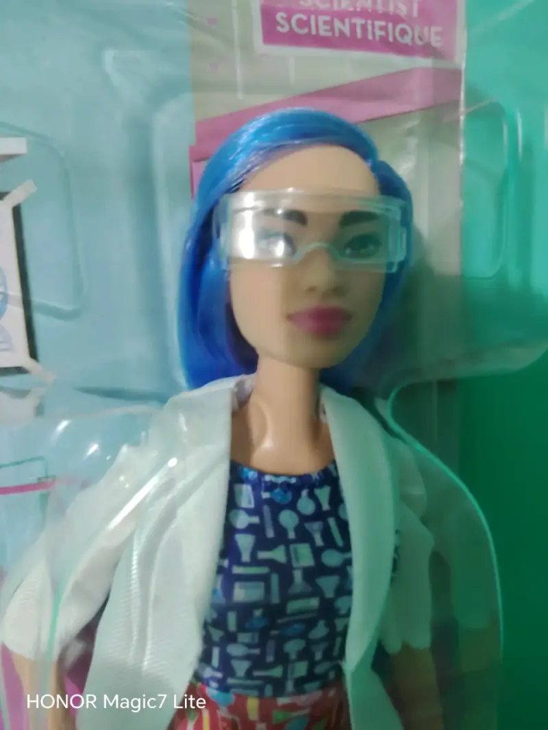 Muñeca Barbie Científica con Bata y Gafas - 2