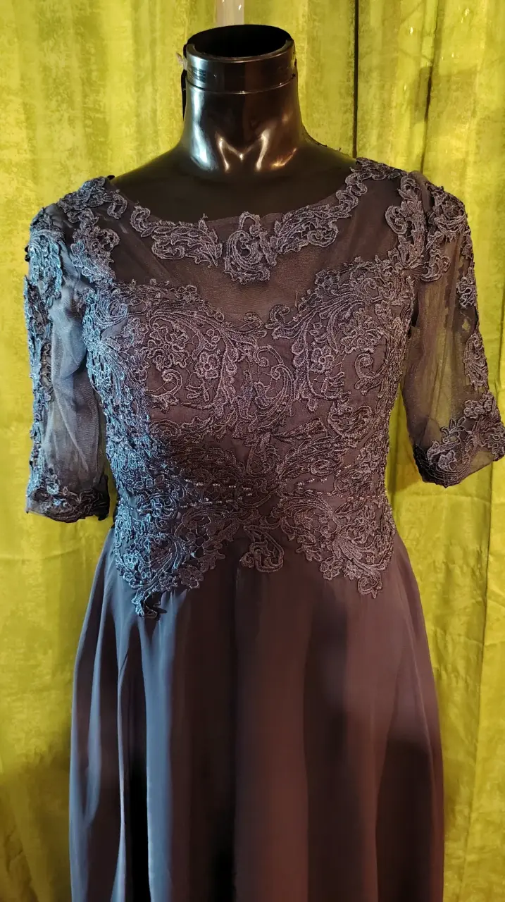 Vestido de encaje azul marino elegante - 2