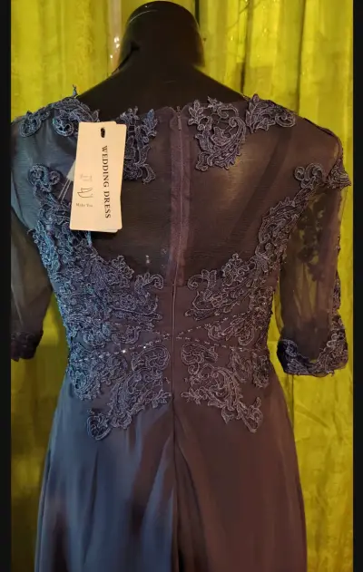 Vestido de encaje azul marino elegante - miniatura 4