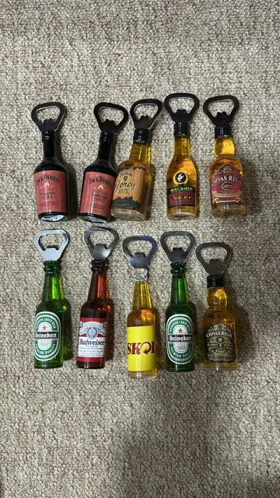 Destapadores en forma de botellas de licor - miniatura 1