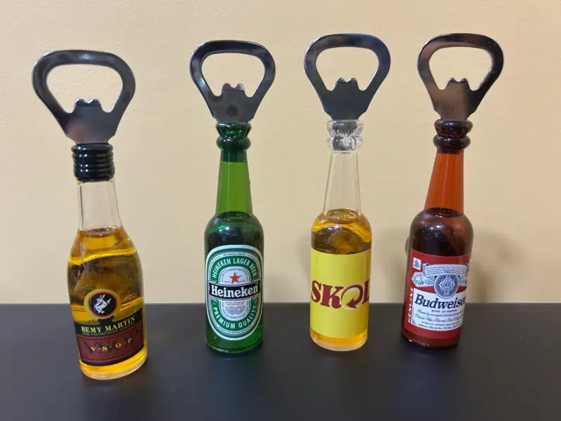 Destapadores en forma de botellas de licor - 2