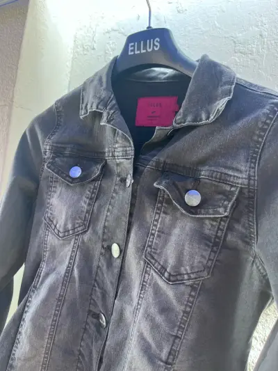 Chaqueta de mezclilla negra Ellus para mujer - miniatura 4