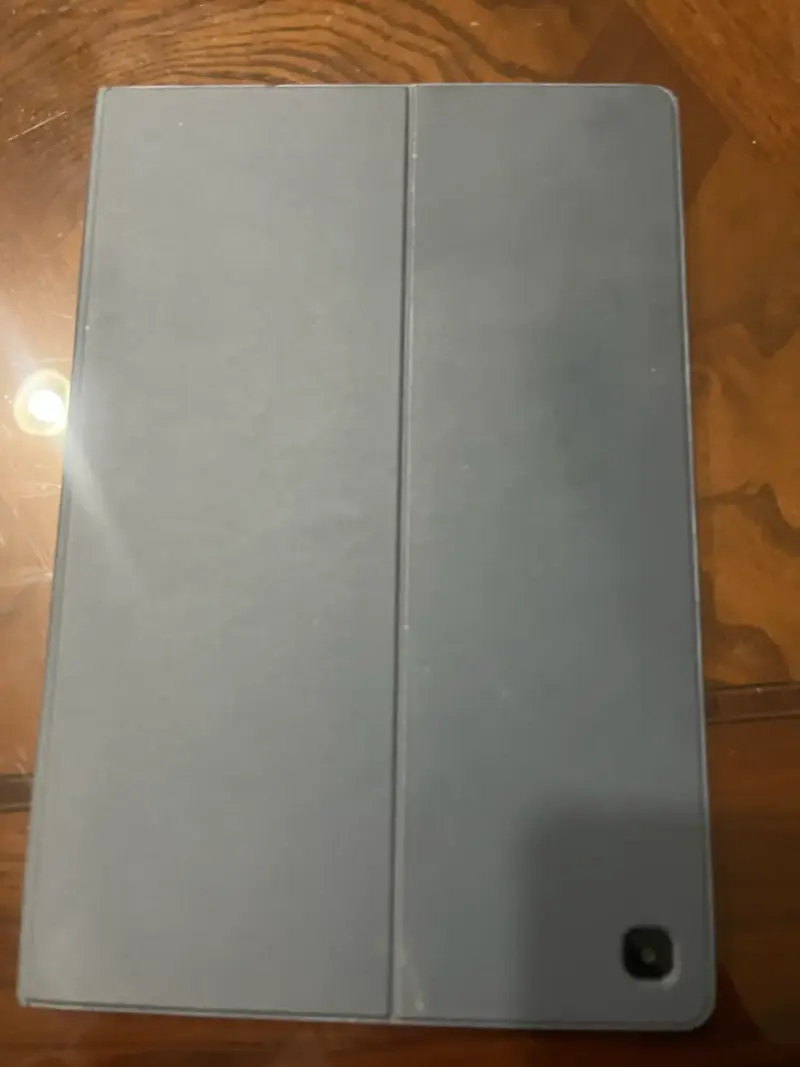 Tablet Samsung Galaxy Tab con funda negra - 2