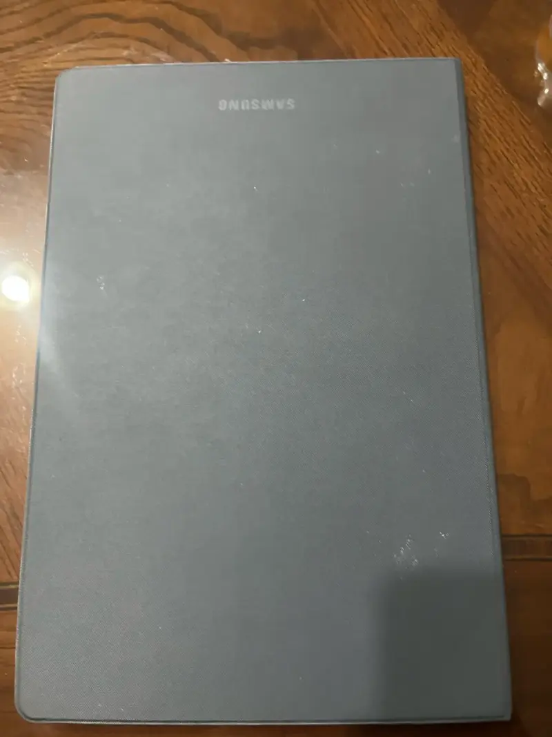 Tablet Samsung Galaxy Tab con funda negra - 3