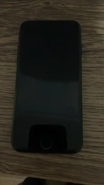 iPhone 7 en buen estado para repuestos - miniatura 1