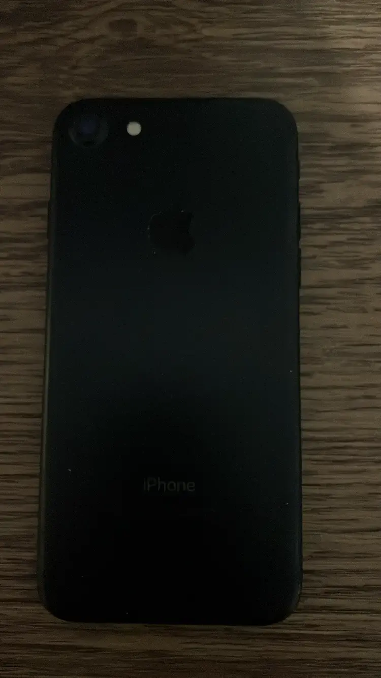 iPhone 7 en buen estado para repuestos - 2
