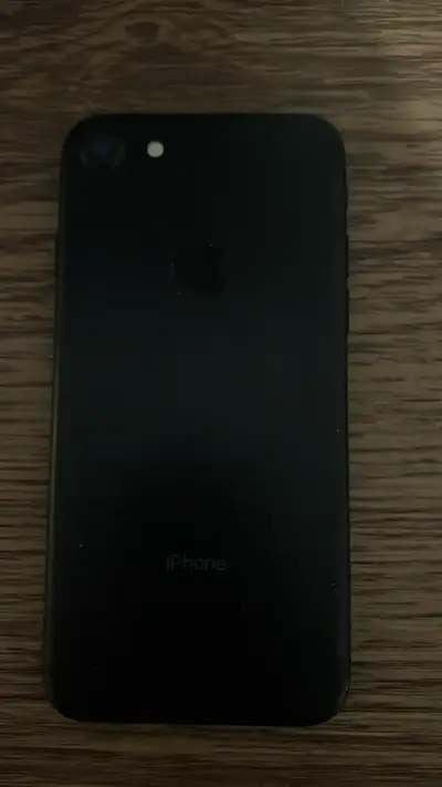 iPhone 7 en buen estado para repuestos - miniatura 2