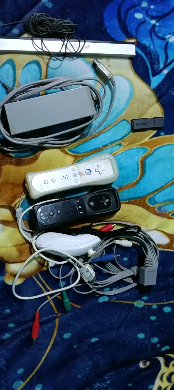 Consola Nintendo Wii con accesorios y mandos - 1