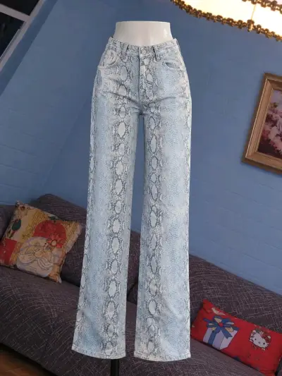 Pantalones de mezclilla con estampado de serpiente - miniatura 1