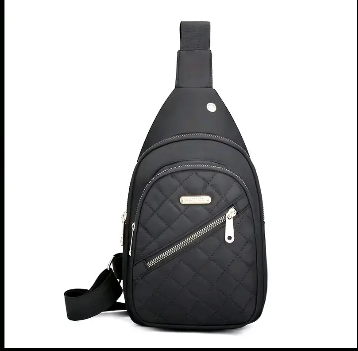 Mochila cruzada negra con diseño acolchado - 4
