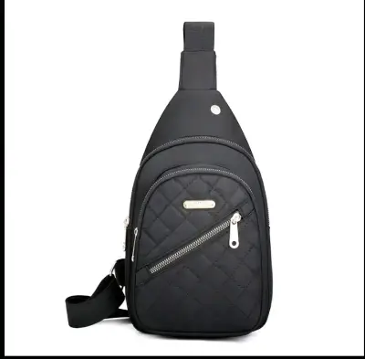 Mochila cruzada negra con diseño acolchado - miniatura 4