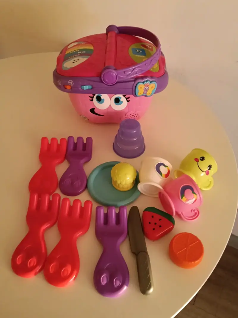Set de picnic infantil con accesorios de juguete
