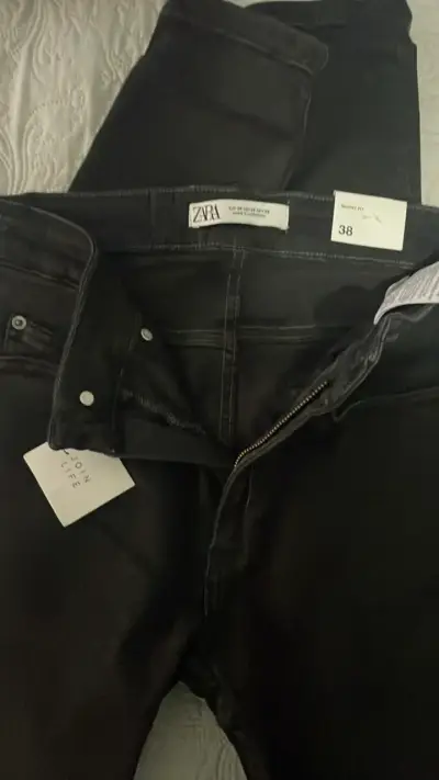 Jeans negros Zara skinny fit talla 38 - miniatura 1