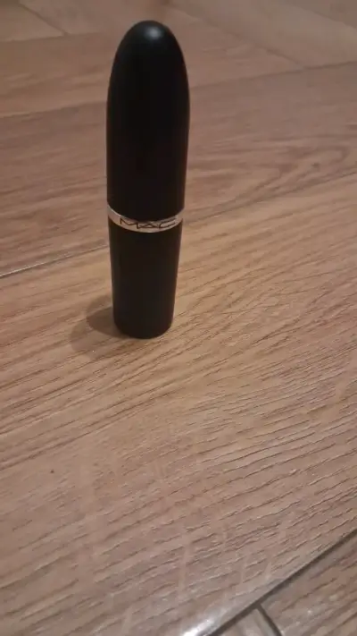 Labial MAC color burdeo - miniatura 1
