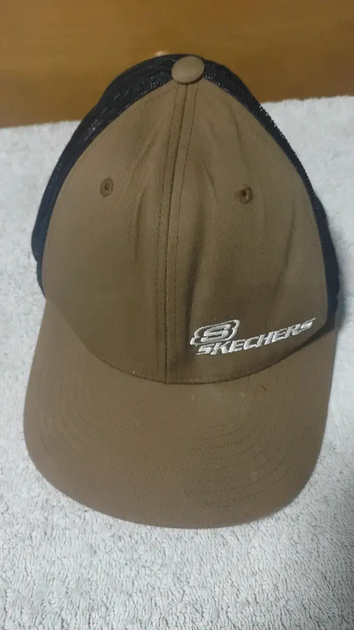 Gorra Skechers marrón con malla - 1