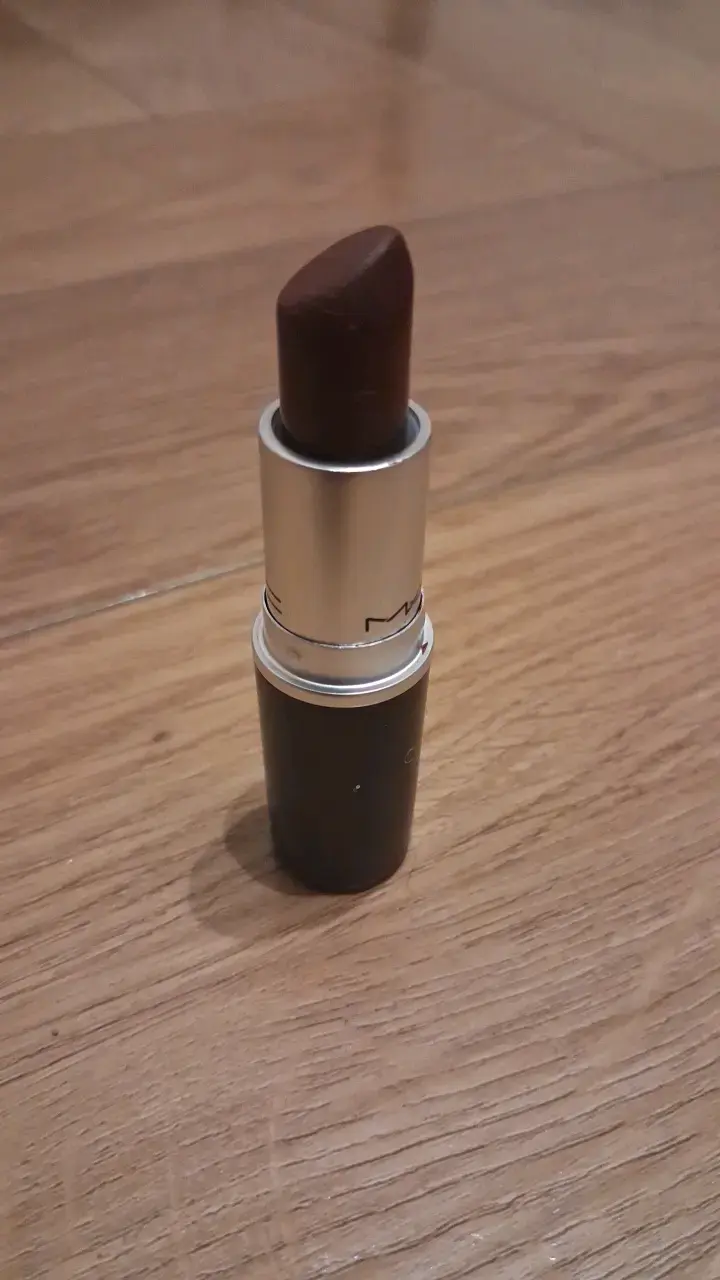 Labial MAC color marrón - 2