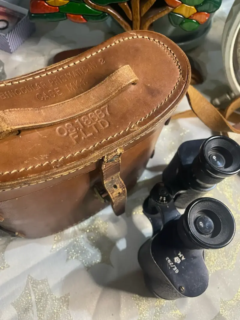 Binoculares vintage con estuche de cuero - 2