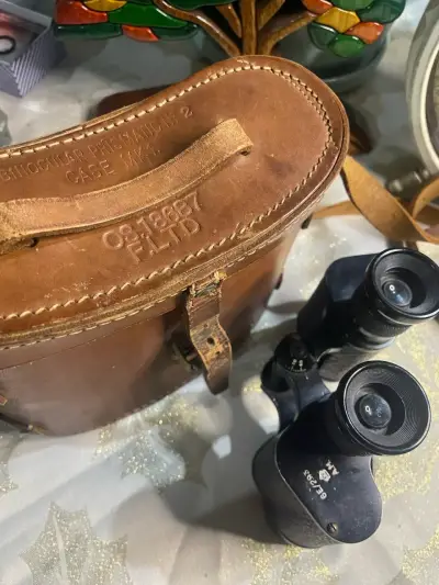 Binoculares vintage con estuche de cuero - miniatura 2
