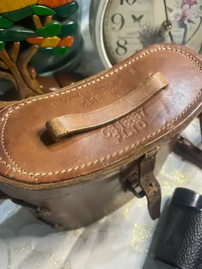 Binoculares vintage con estuche de cuero - miniatura 3