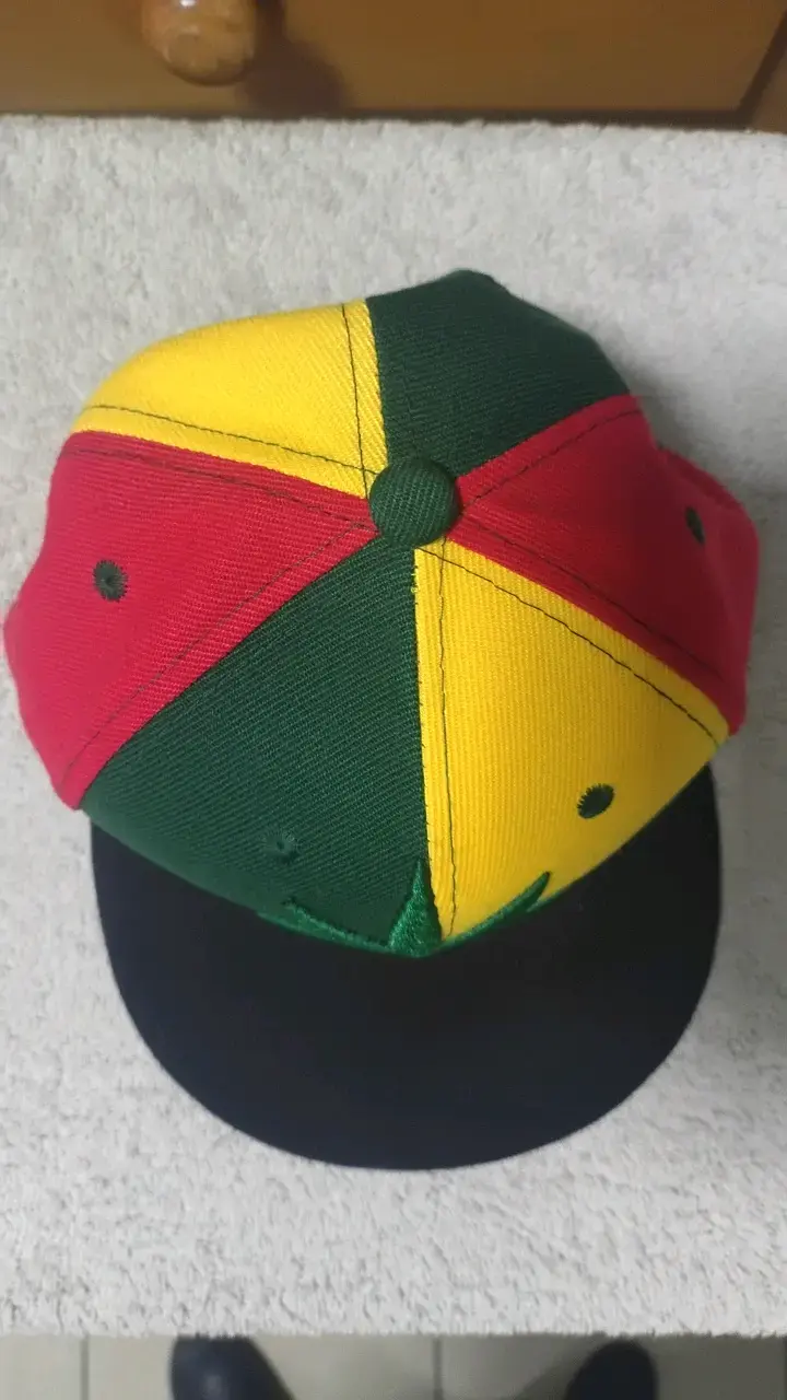 Gorra Rasta Multicolor con Hoja de Cannabis - 2