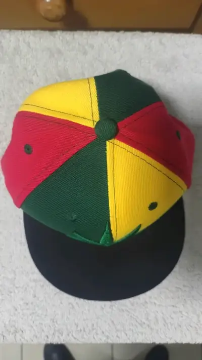 Gorra Rasta Multicolor con Hoja de Cannabis - miniatura 2