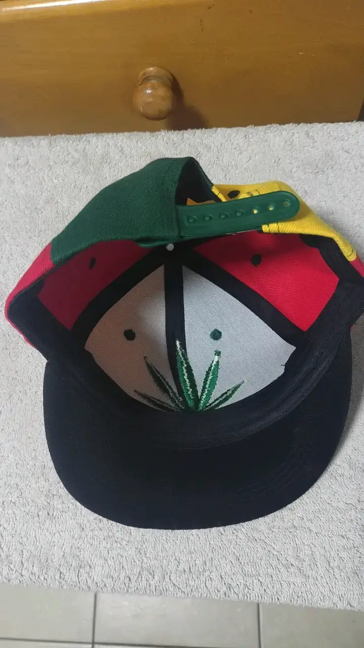 Gorra Rasta Multicolor con Hoja de Cannabis - 3