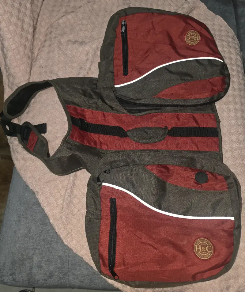 Mochila para perro H&C roja y negra - 1