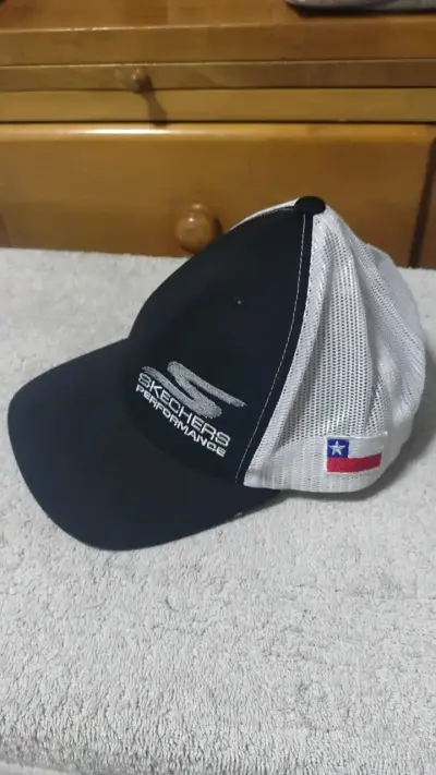 Gorra Skechers Performance negra y blanca - miniatura 3