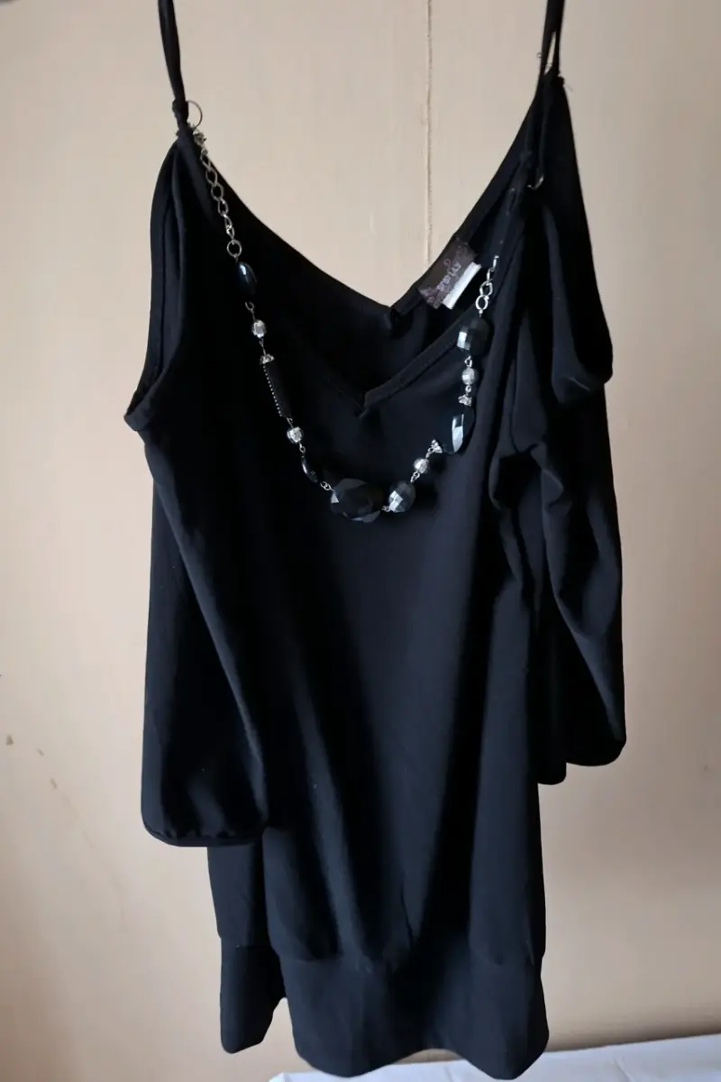 Polera  con Tirantes y Detalle  de Collar - 5
