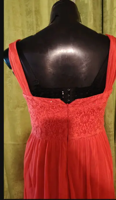 Vestido largo rojo elegante para fiesta - miniatura 6