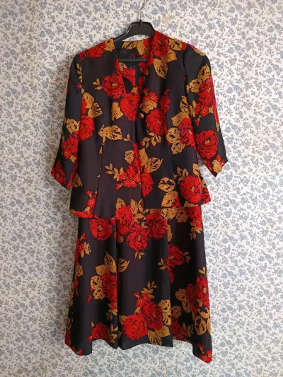 Conjunto de Vestido y Chaqueta con Estampado Floral - miniatura 1