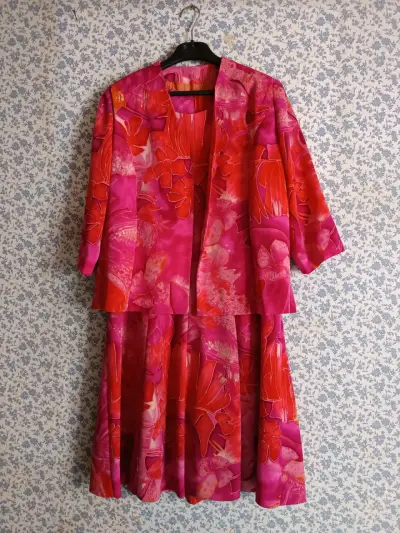 Conjunto de Vestido y Chaqueta con Estampado Floral - miniatura 4