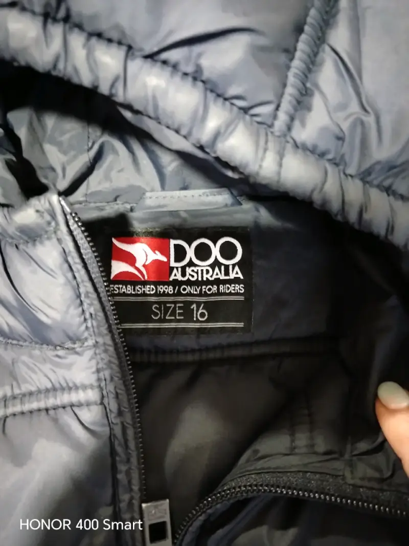 Chaqueta acolchada negra Doo Australia con capucha - 2