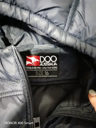 Chaqueta acolchada negra Doo Australia con capucha - miniatura 2
