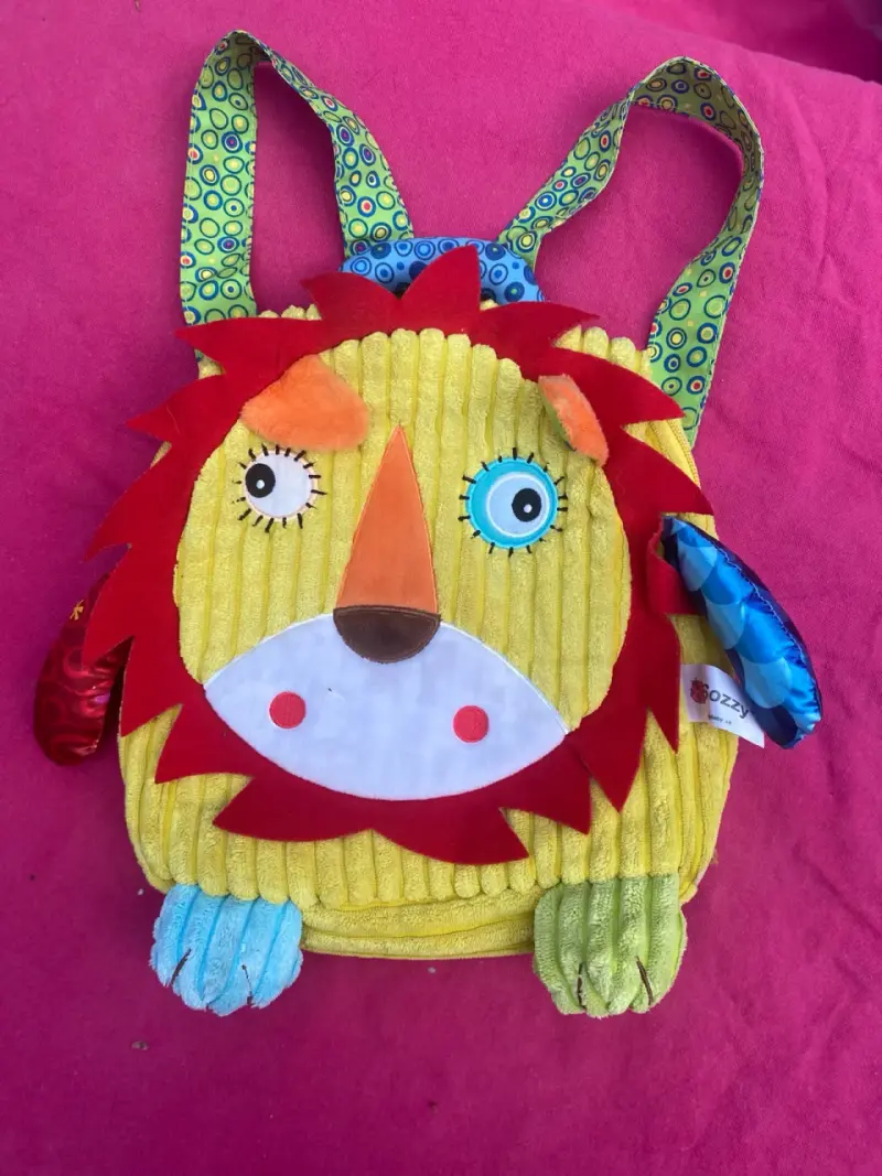 Mochila infantil de león Sozzy colorida - 1