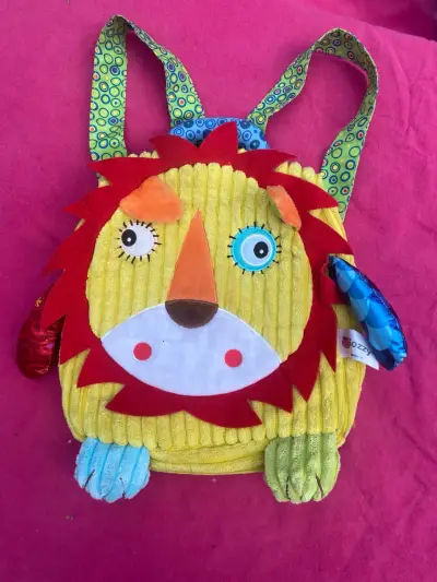 Mochila infantil de león Sozzy colorida - miniatura 1